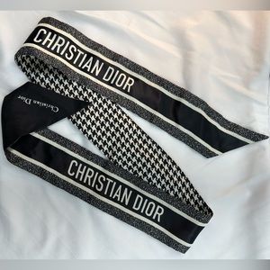 CHRISTIAN DIOR SILK SCARF [HOUNDSTOOTH BLACK AND WHITE]